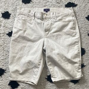 NYDJ size 6 women’s cream color jean shorts